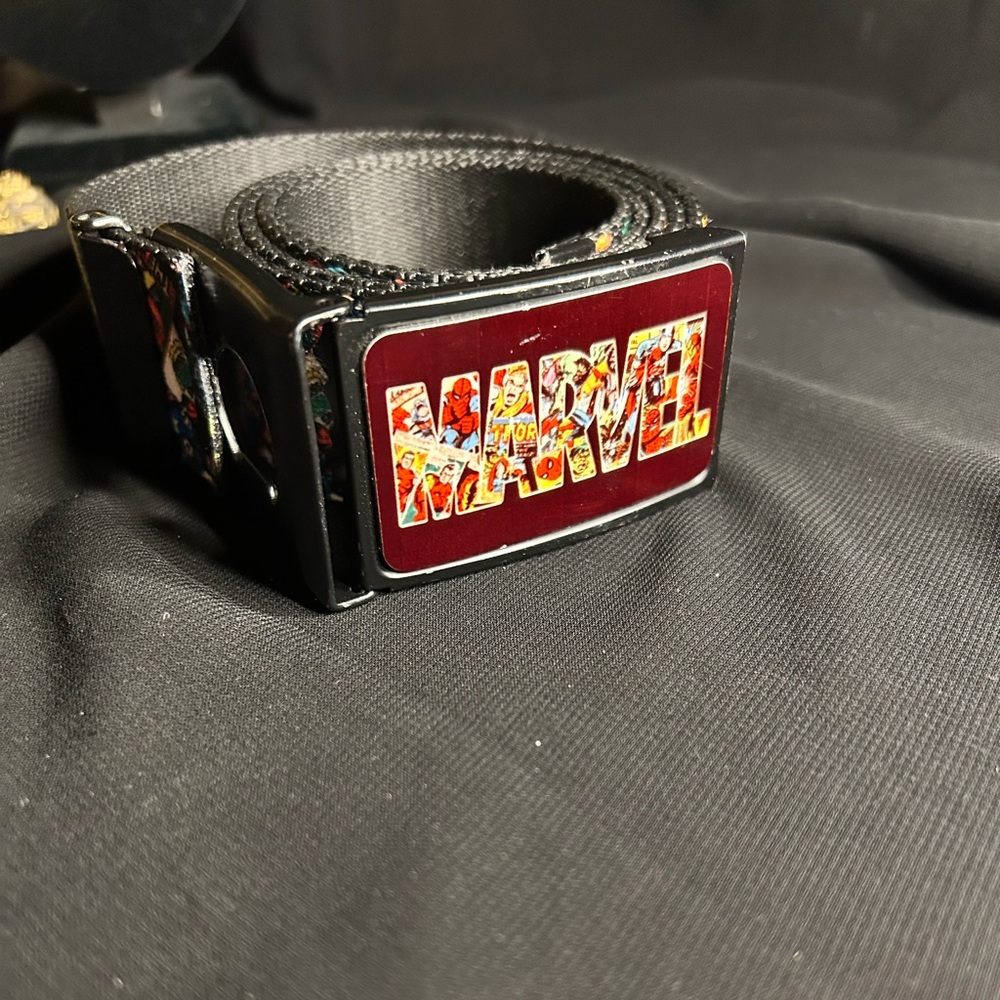 MARVEL Comic print adjustable belt w/large belt buckle.
